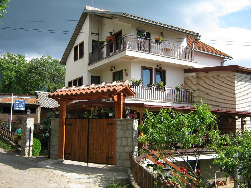 Risto'S Guest House Elshani Exteriör bild